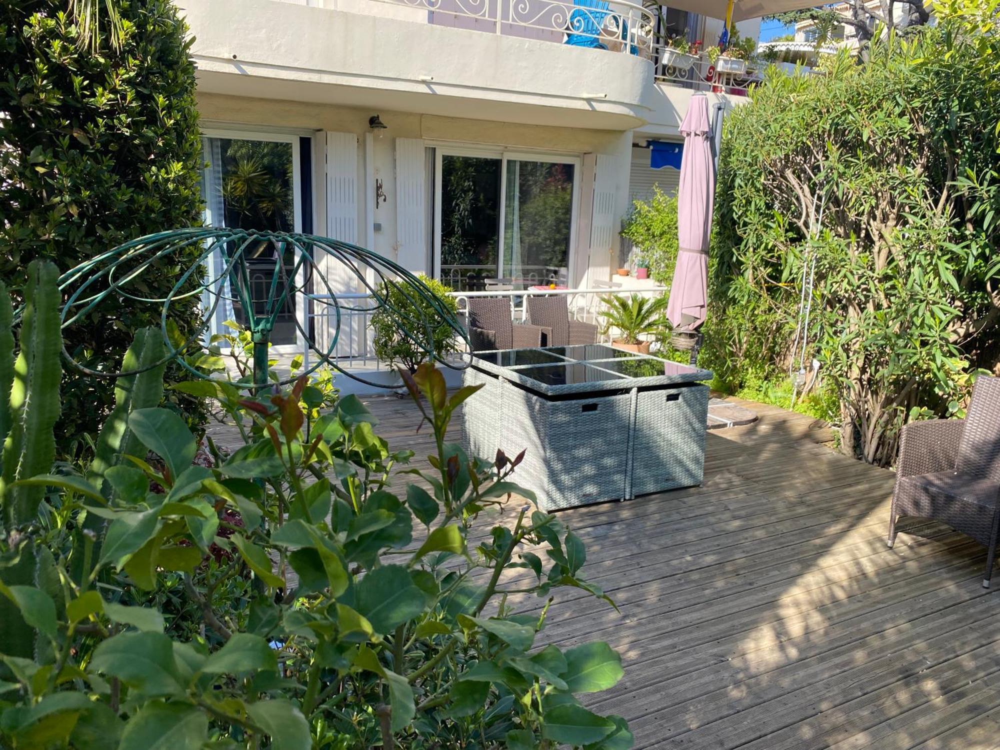 Only 60M To The Beach, 2 Bedroom Cozy Apartment, 80M2 Big Garden, Very Central Cannes Værelse billede